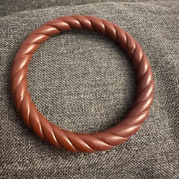 Vintage Bakelite Brown Twist Bangle Bracelet - Picture 2 of 3